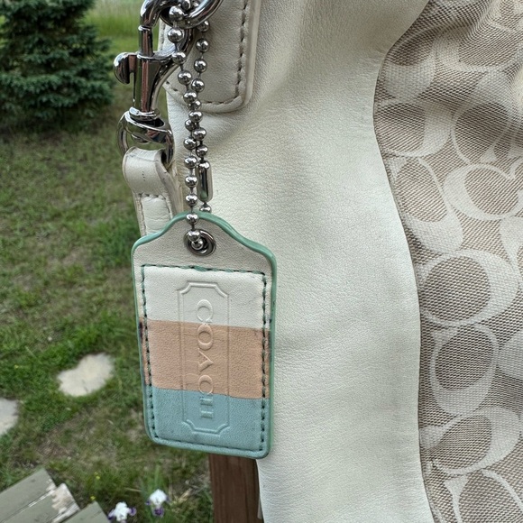 Coach Signature 23488 Tote Bag - Picture 3 of 7